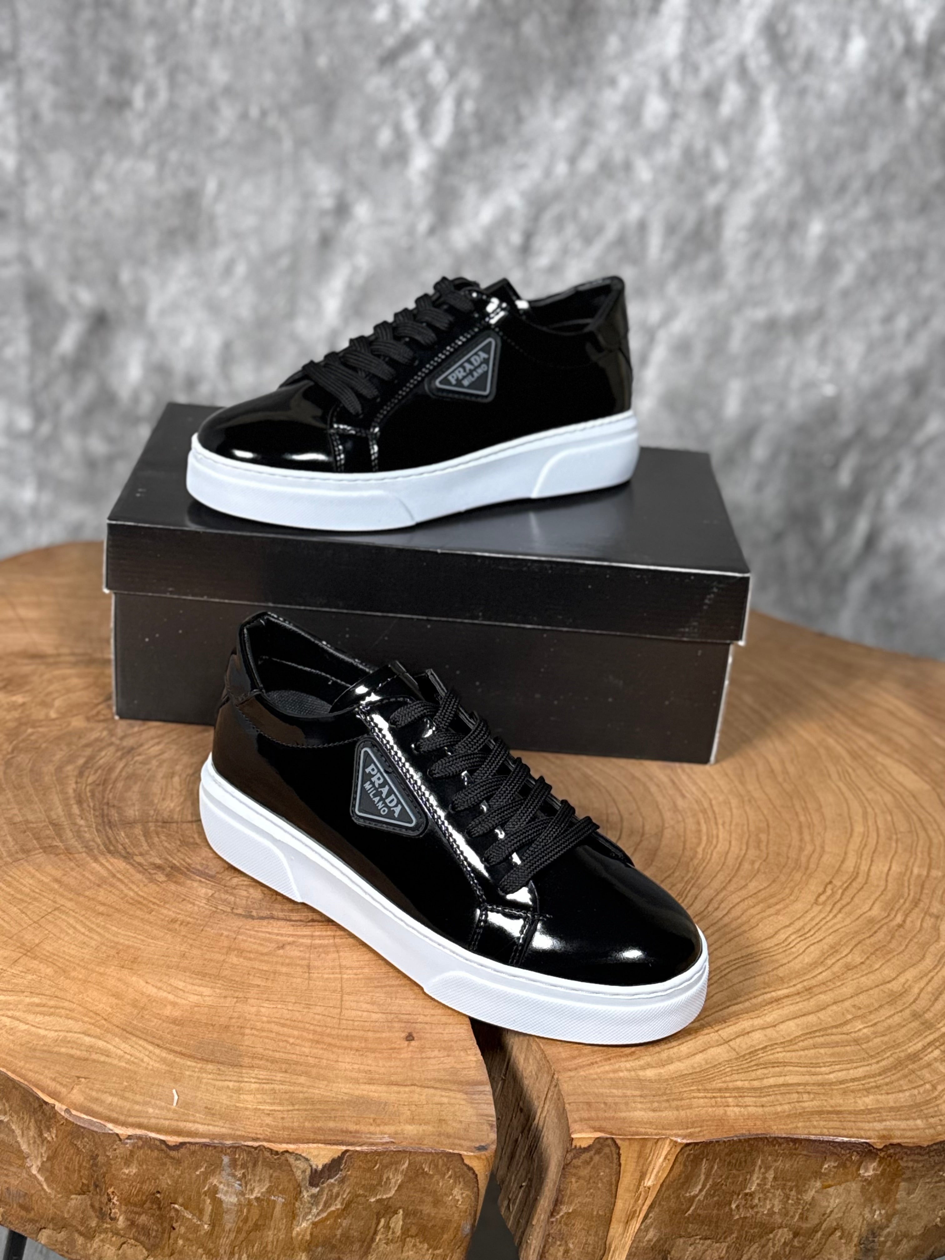 PRADA MODELİ YENİ SEZON