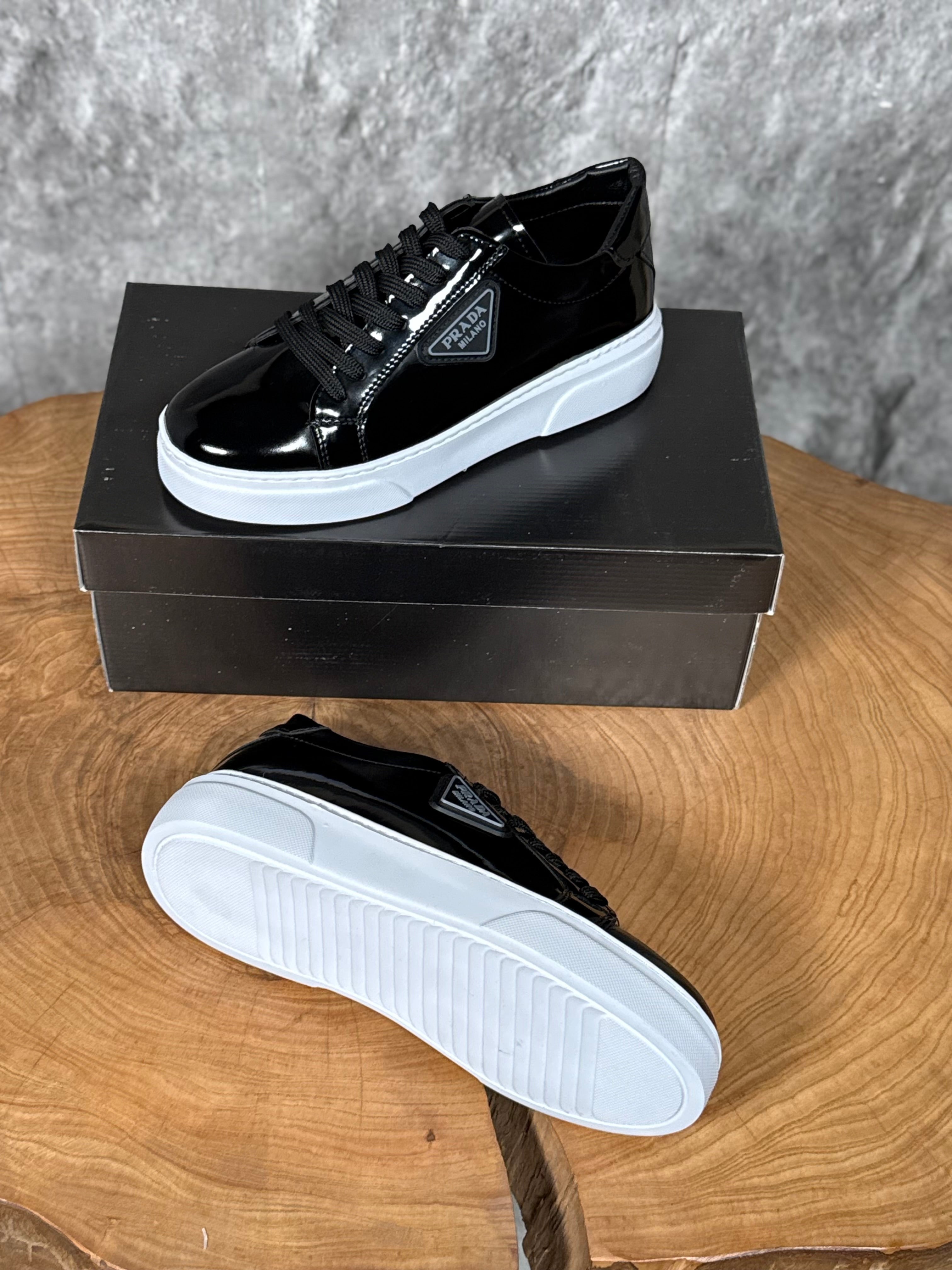 PRADA MODELİ YENİ SEZON