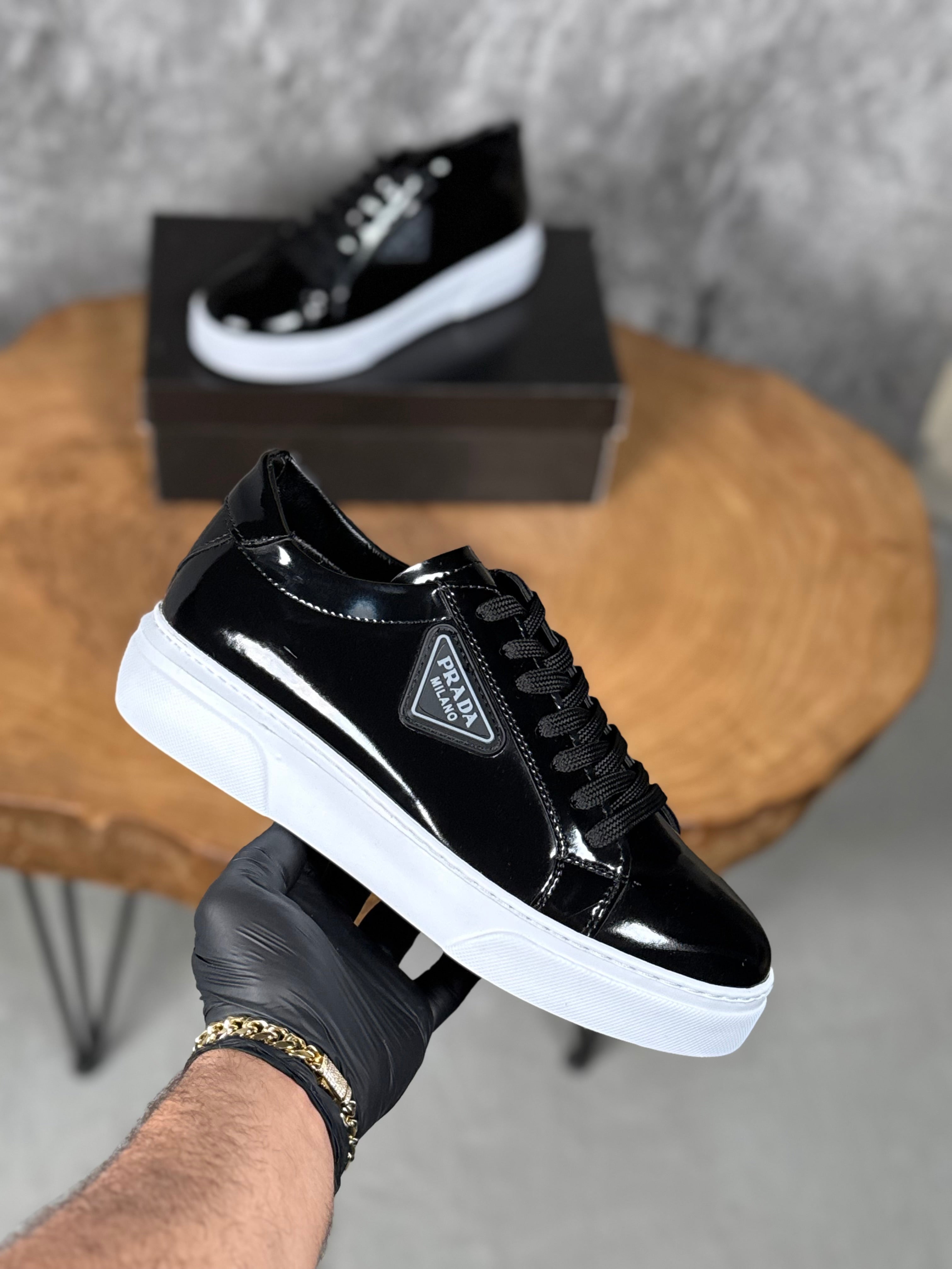 PRADA MODELİ YENİ SEZON