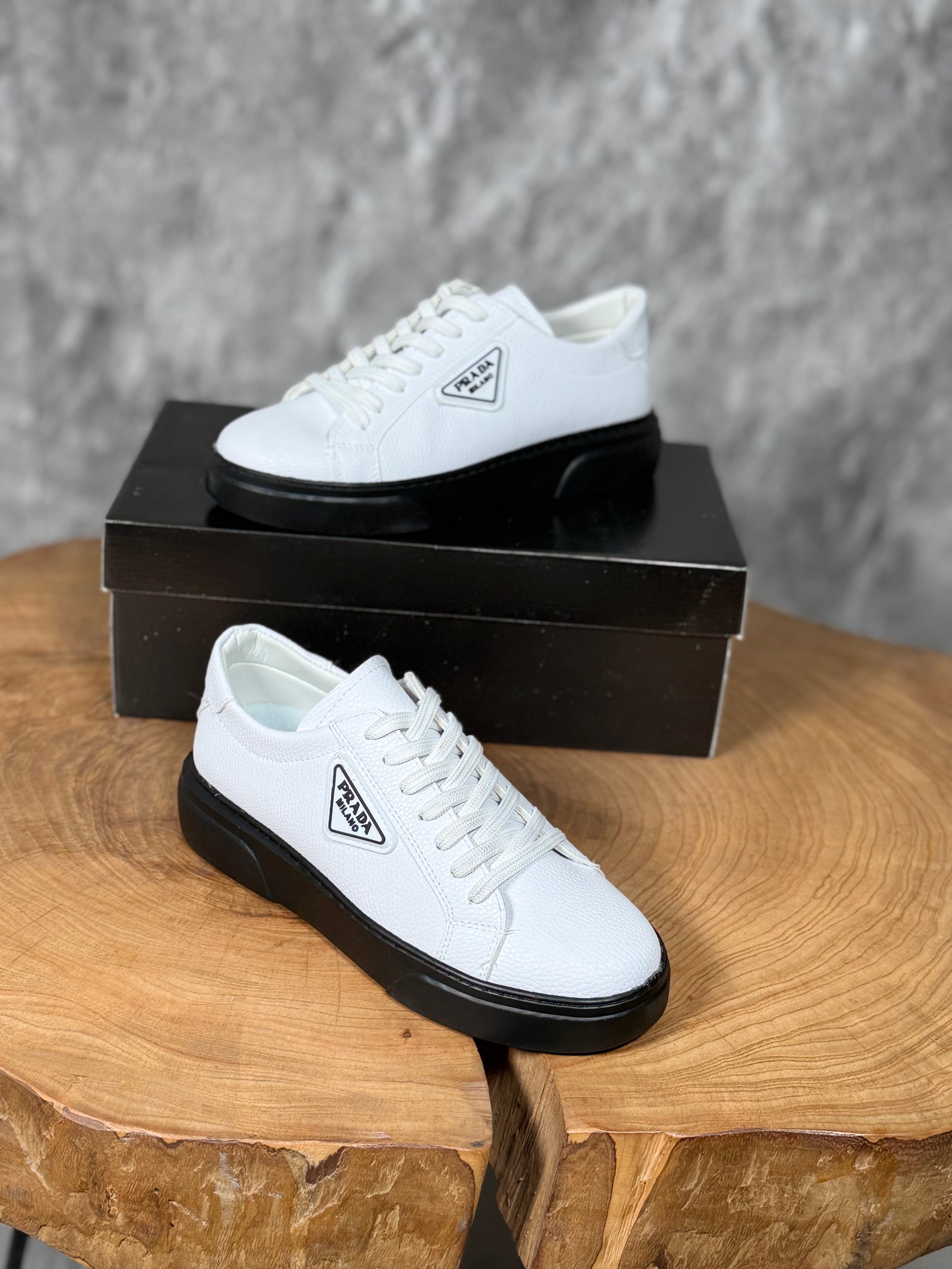 PRADA MODELİ YENİ SEZON
