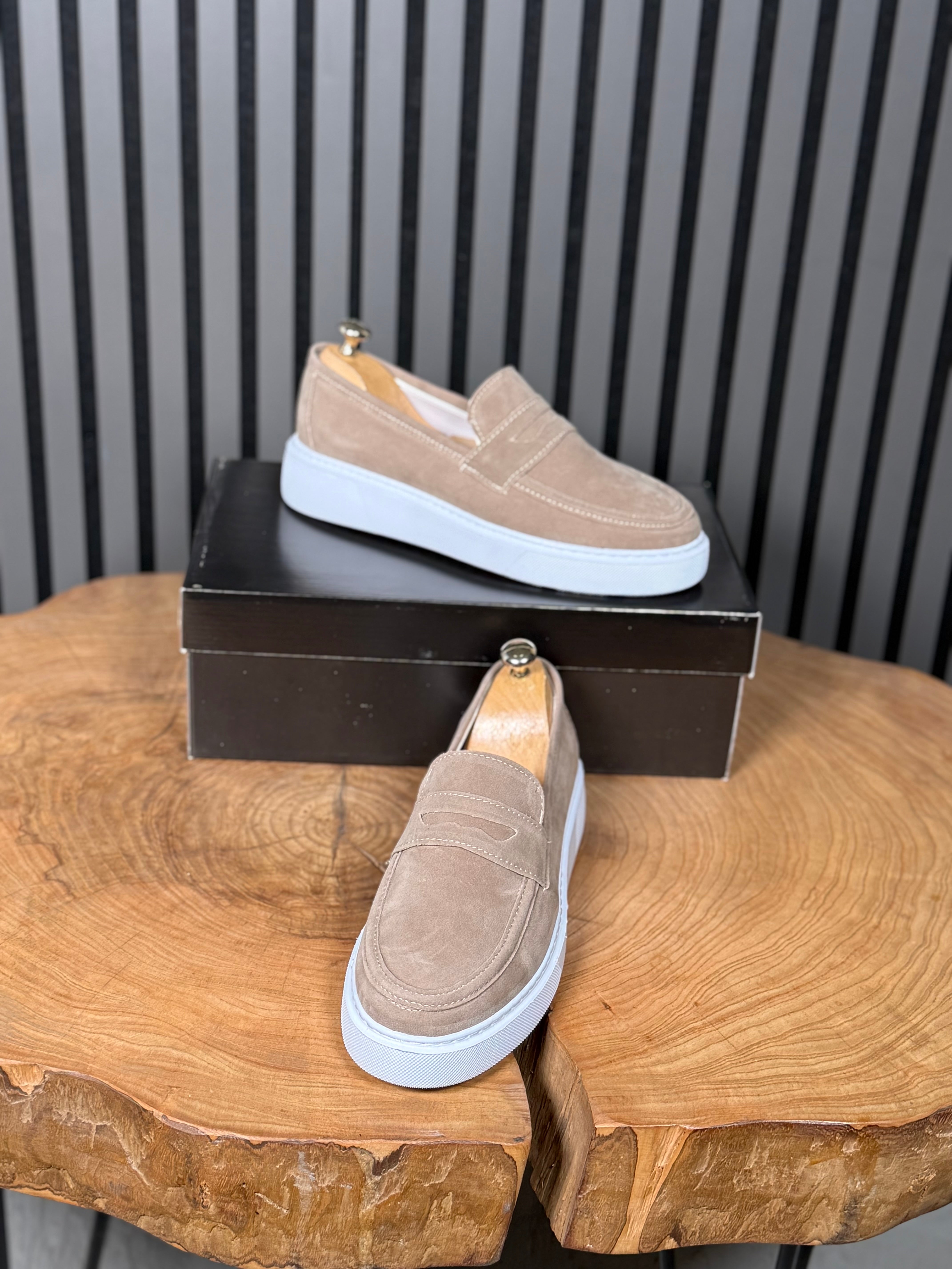 ZARA CASUAL MODEL