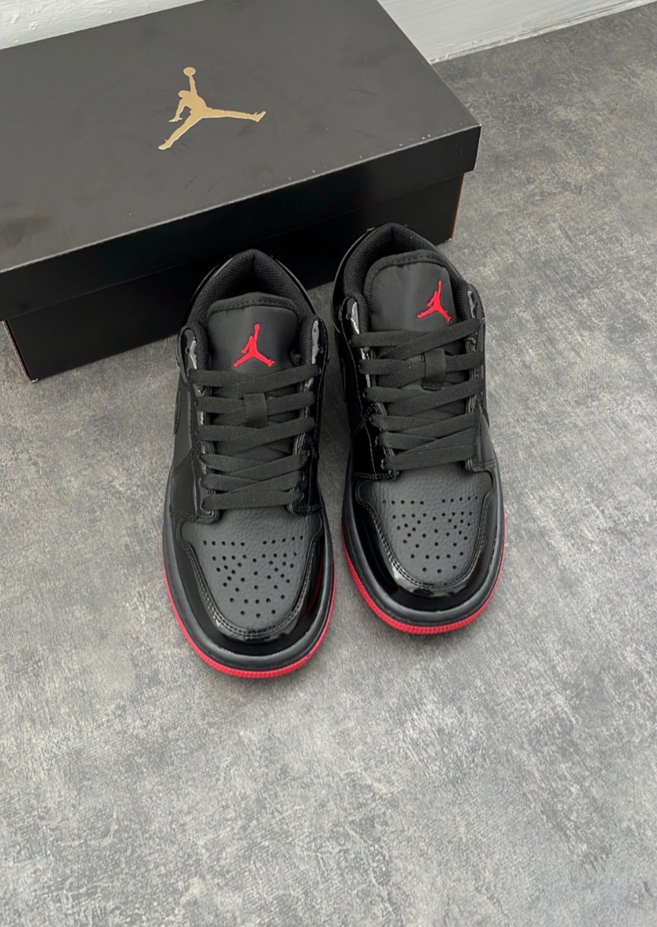NIKE JORDON..