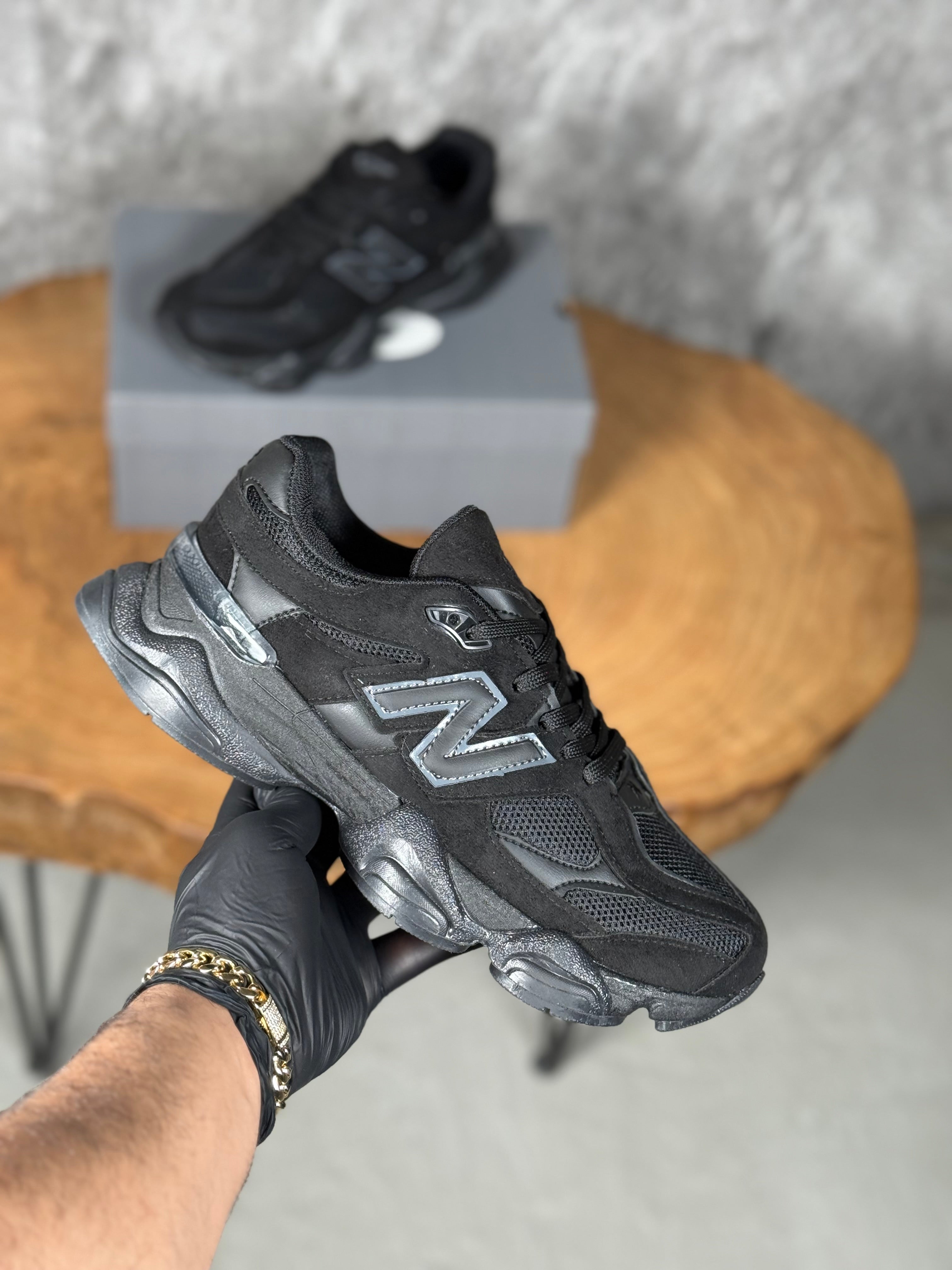 İTHAL SİYAH- BEYAZ NEW BALANCE 9060 MODEL