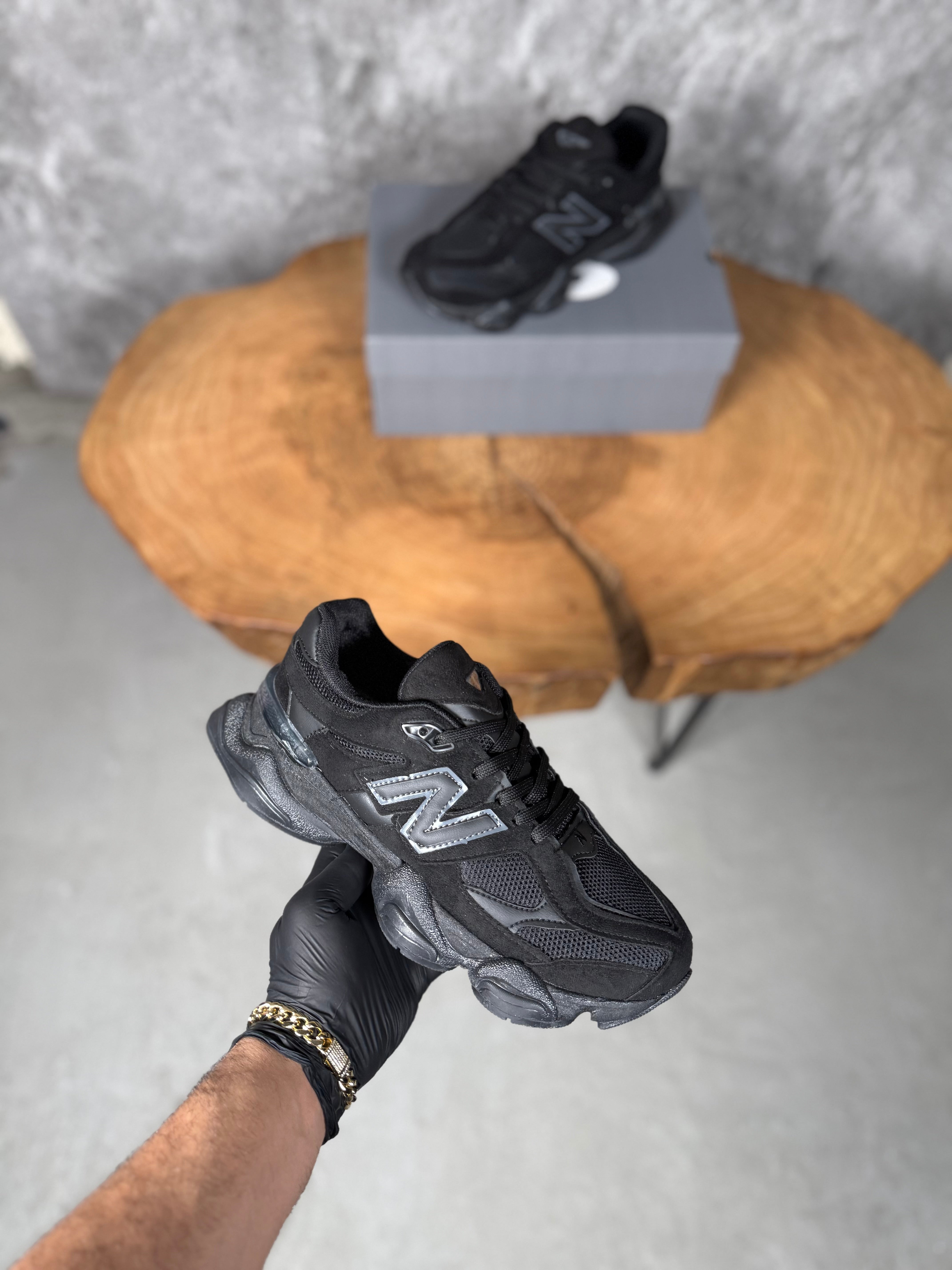 İTHAL SİYAH- BEYAZ NEW BALANCE 9060 MODEL