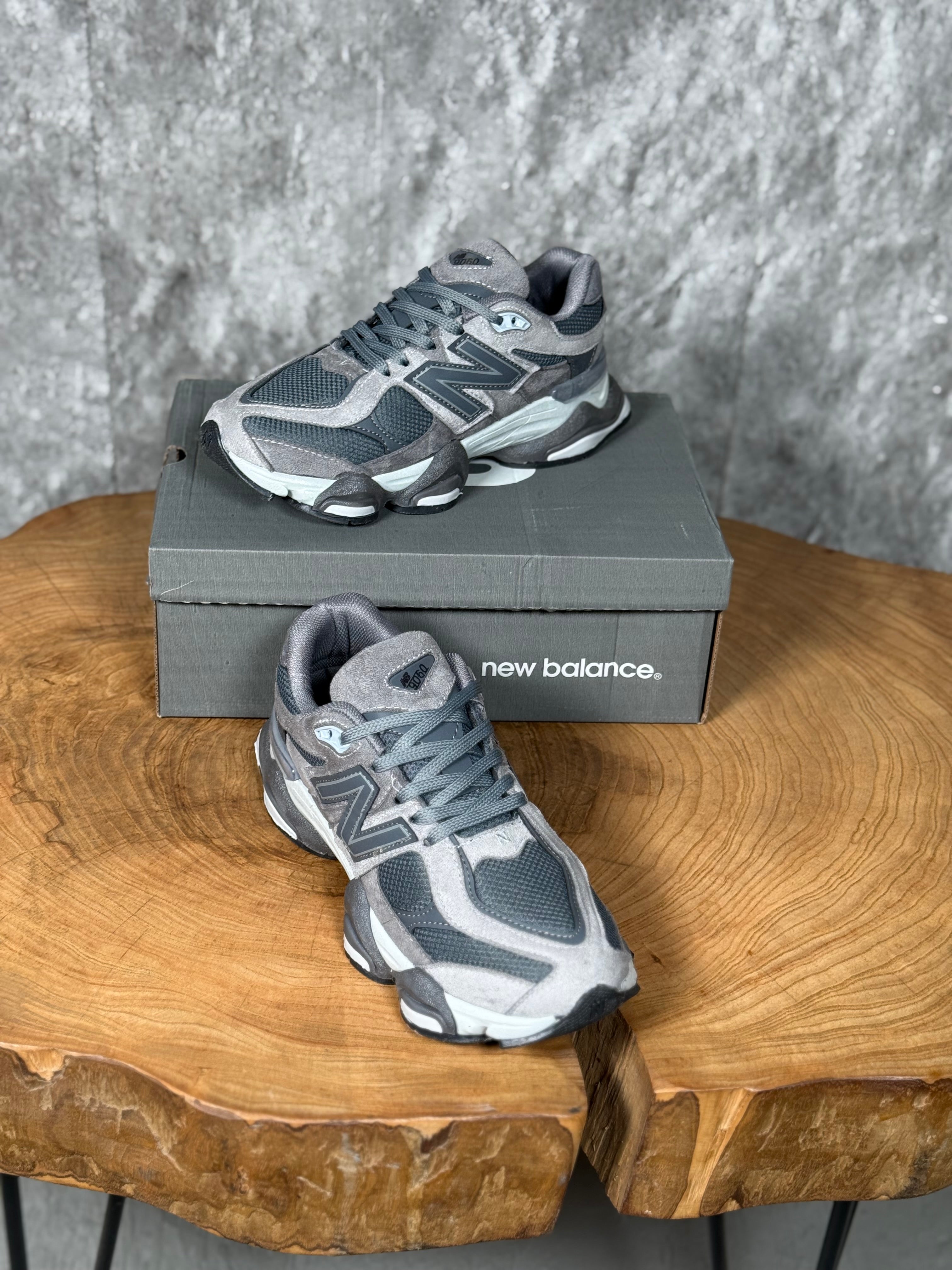 İTHAL SİYAH- BEYAZ NEW BALANCE 9060 MODEL